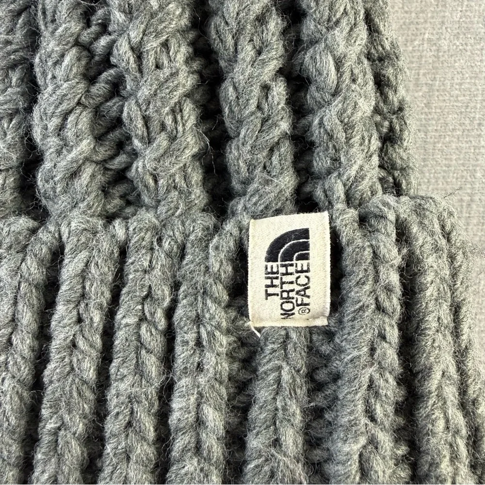 The North‎ Face Gray Cable Knit Beanie Unisex One Size Winter Hat NF0A3FI5